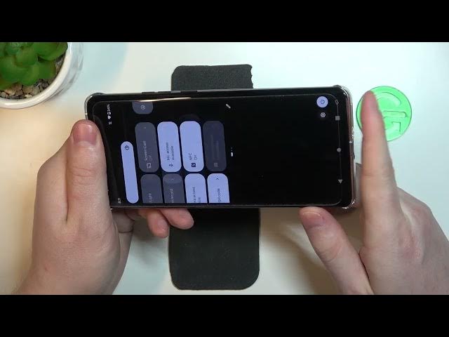 Video thumbnail for Does the MOTOROLA Edge 40 Phone Have Stereo Speaker? Let's See!