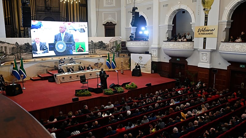 Video thumbnail for South Africa's political parties largely welcome troop deployment