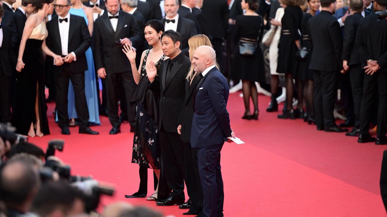 Video thumbnail for France: Stars, directors gather as 79th Cannes Film Festival closes.