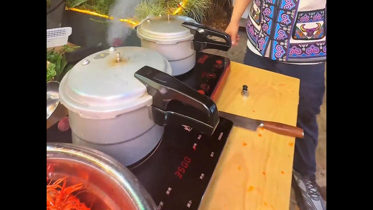 Video thumbnail for China: Chinese street food stall serves roasted fruit in Yunnan.