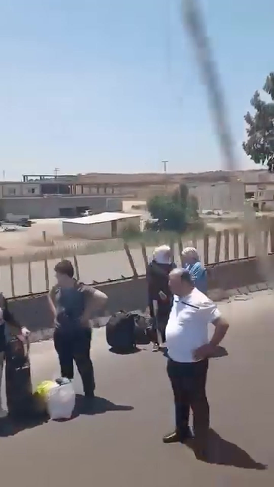 Video thumbnail for فيديو يوثق لحظة الحادث.. اصطدام بين حافلات نقل وصهريج نفط على طريق حمص–طرطوس