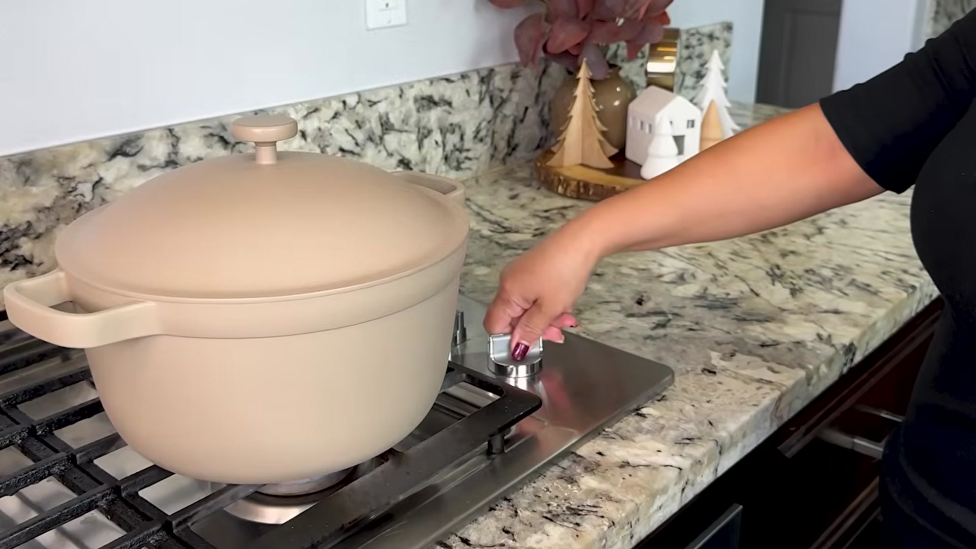 Video thumbnail for How to make the best Tamales Rojos de Puerco con Chile Colorado Red Pork Tamale Easy Recipe(720P_HD)