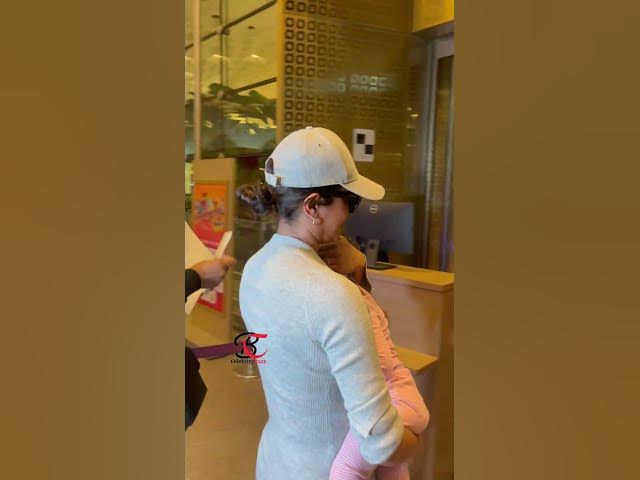 Video thumbnail for Priyanka Chopra With Daughter Spotted At Airport