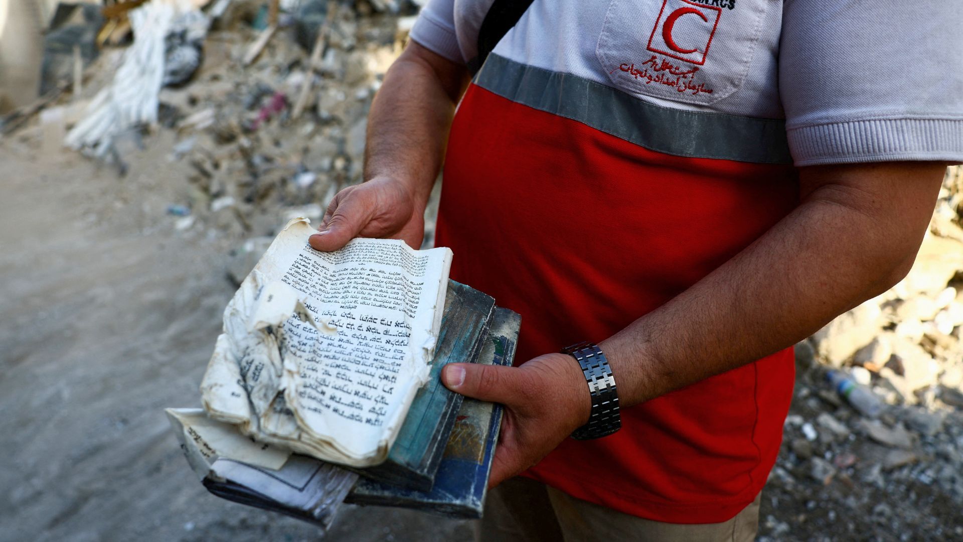 Video thumbnail for Synagogue in Tehran ‘completely destroyed’ in US-Israeli attack