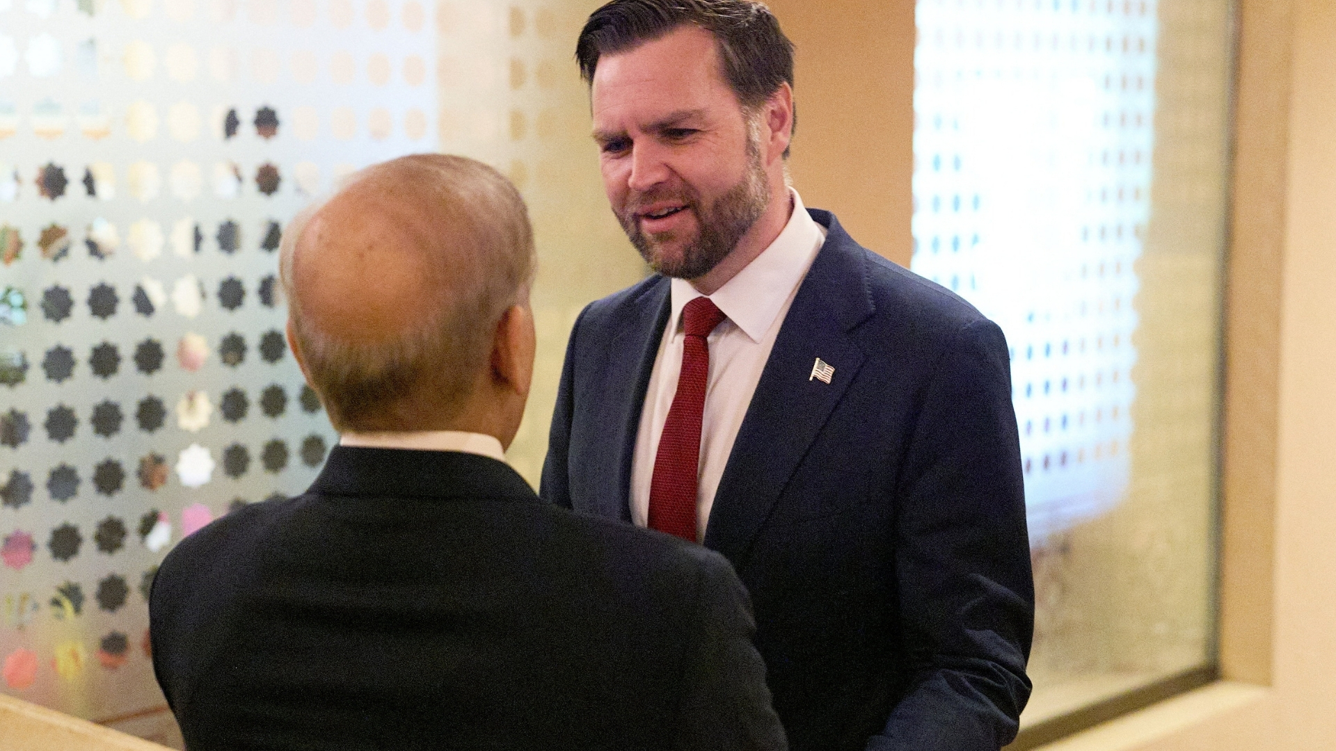 Video thumbnail for US-Iran talks : Analysts weigh nuclear rights, sanctions and regional risks