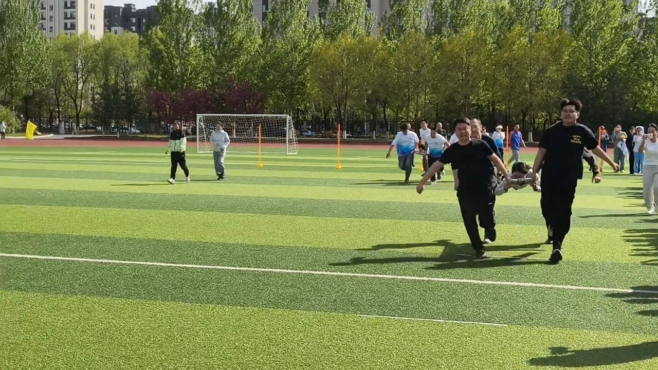 Video thumbnail for Hilarious Stretcher Race Mishap in Jilin!