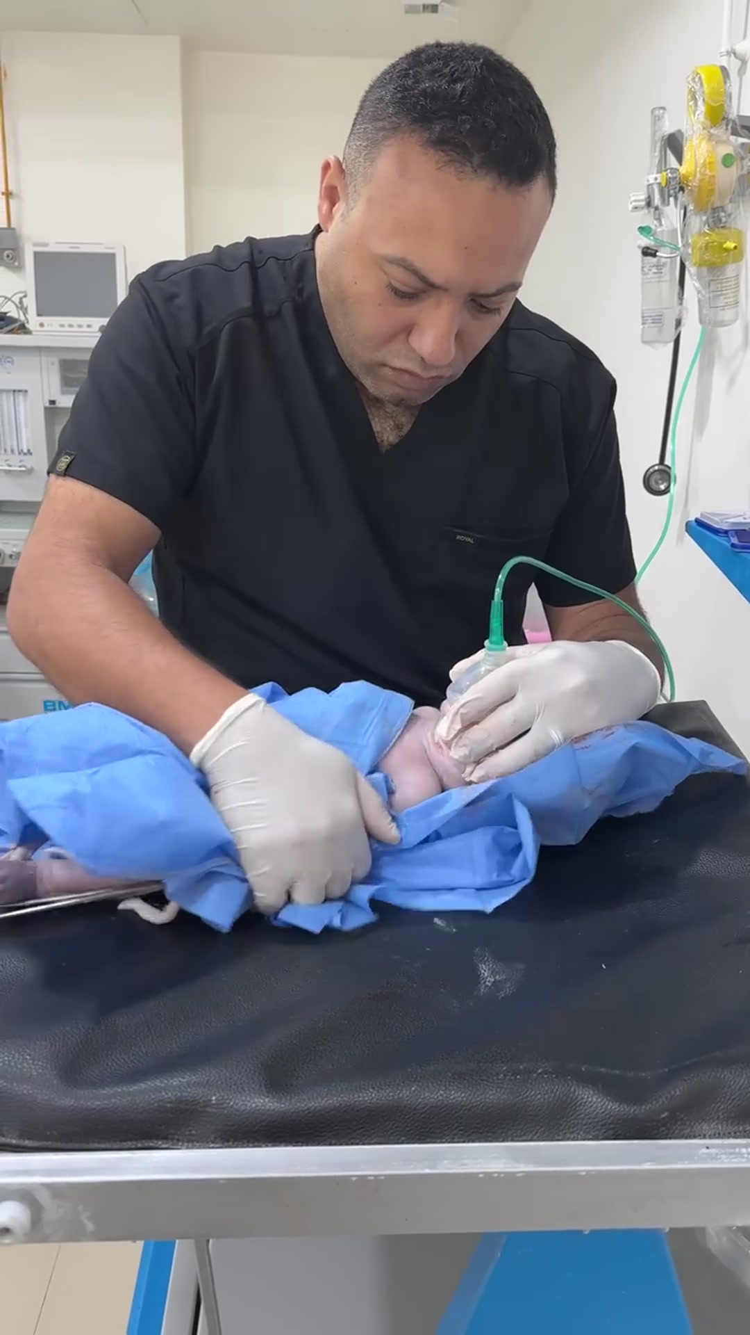 Video thumbnail for Baby first cry(720P_HD)