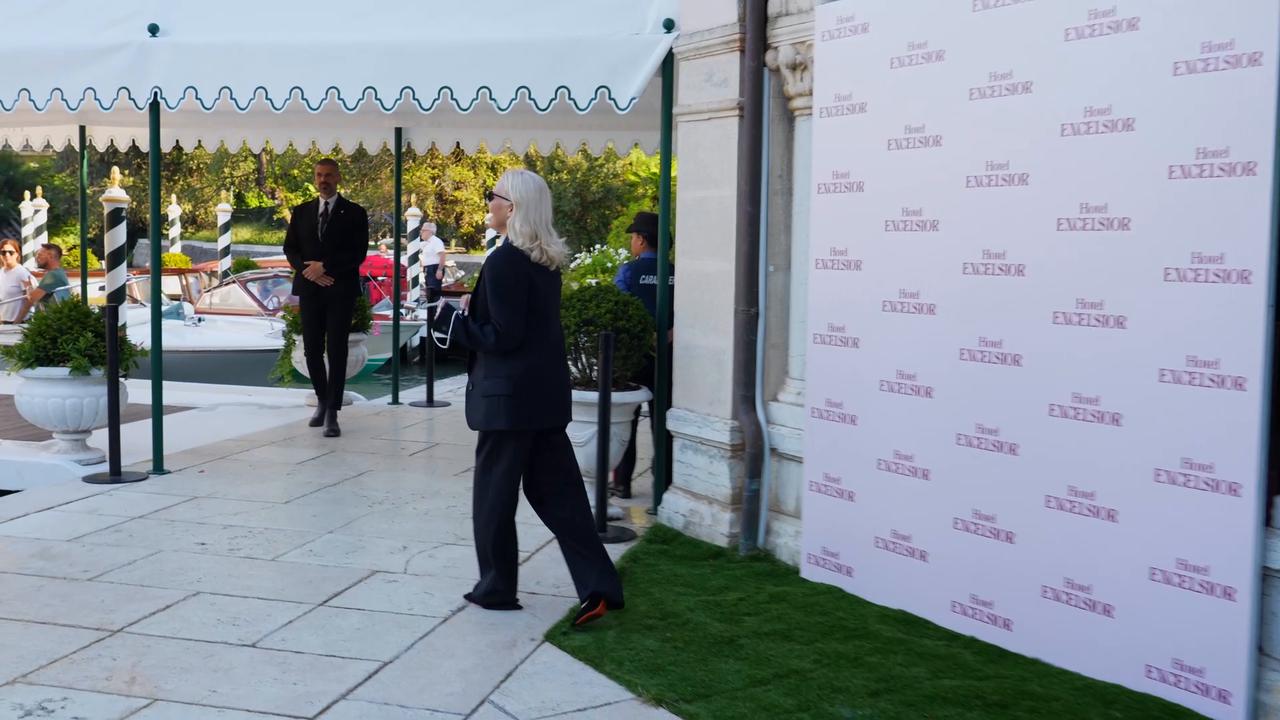 Video thumbnail for Venezia, 83rd Venice International Film Festival 2026 - giorno 6 - arrivi all’imbarcadero dell’hotel Excelsior.