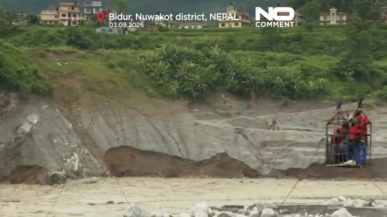 Video thumbnail for Nepal Army cable helps Nuwakot flood survivors cross river