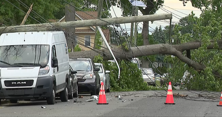 Video thumbnail for Severe thunderstorms take out trees and power lines in Colonia and Edison