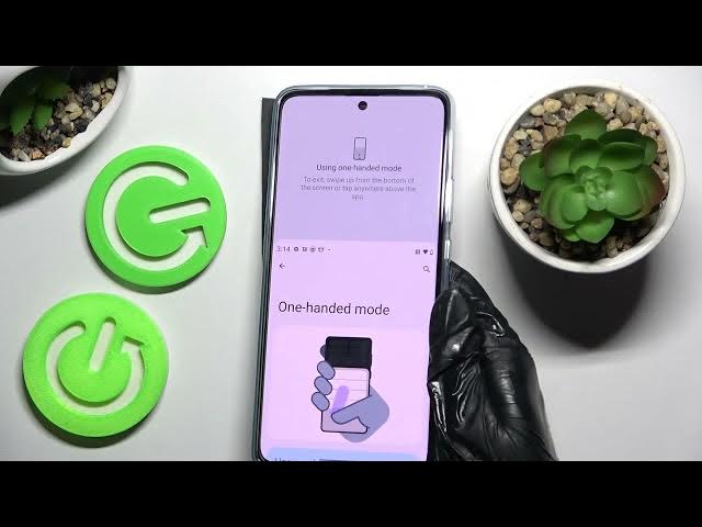 Video thumbnail for MOTOROLA EDGE 30 One Handed Mode