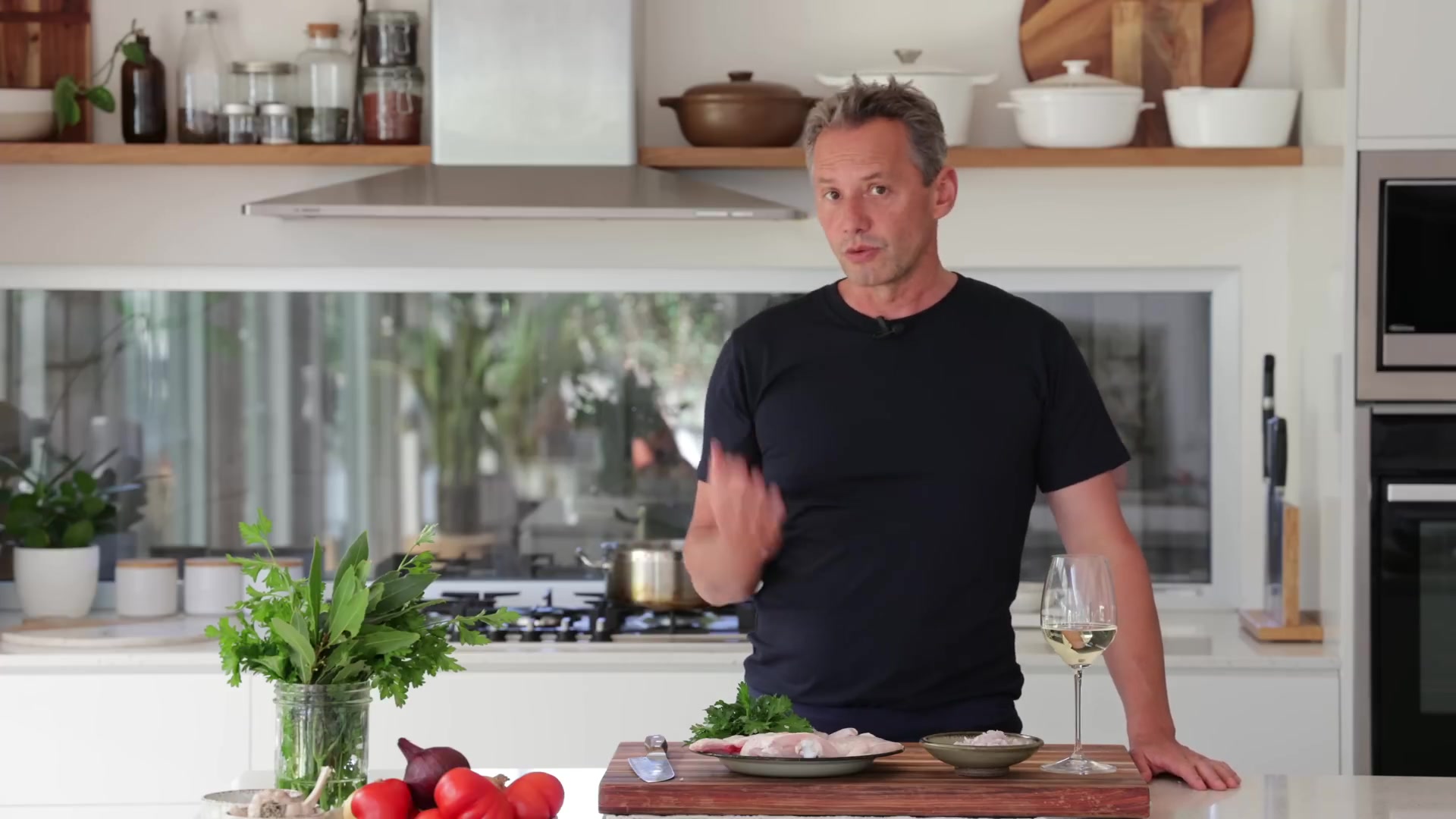 Video thumbnail for 11.The perfect easy chicken recipe to tackle your first French pan sauce. (1080p 25fps)