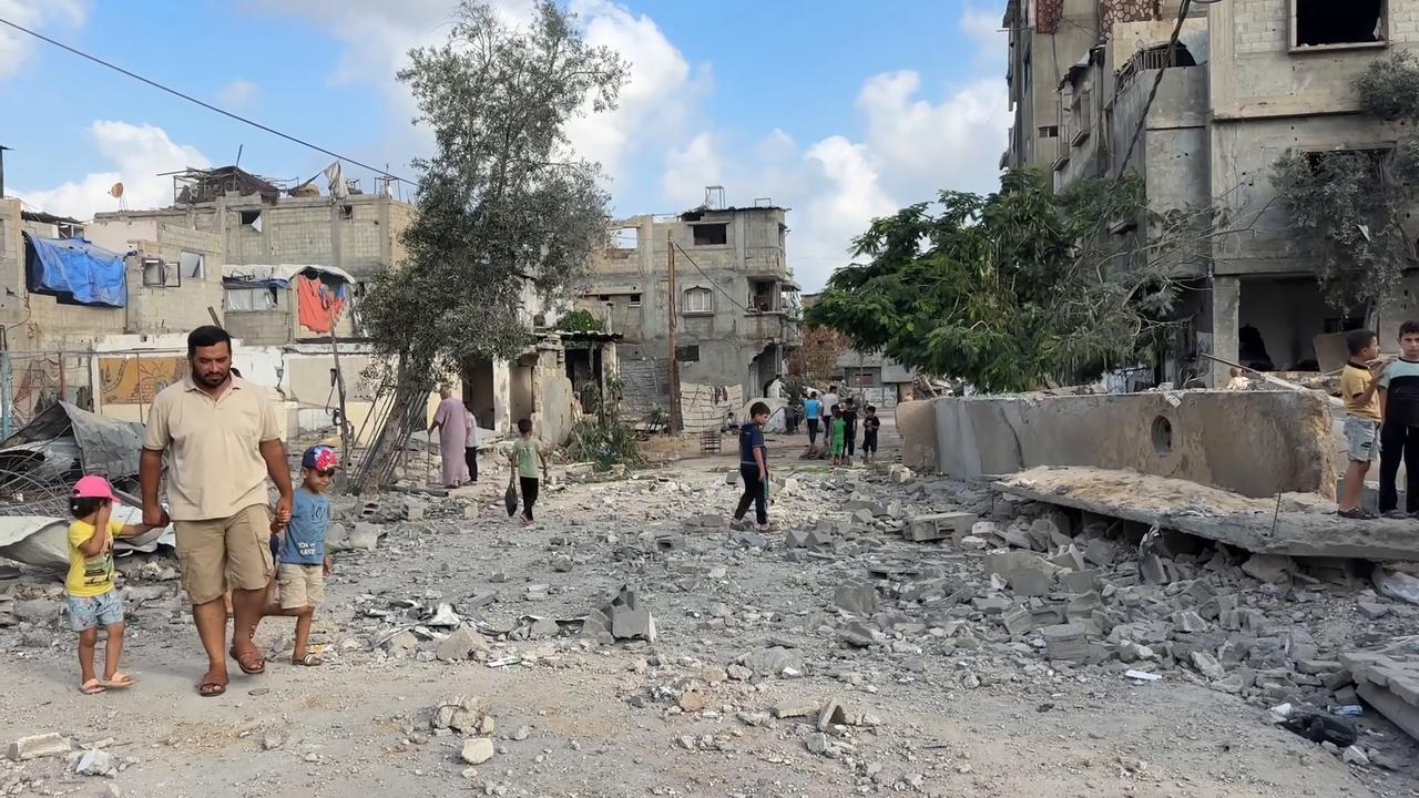 Video thumbnail for Israeli airstrike destroys mosque in central Gaza refugee camp.