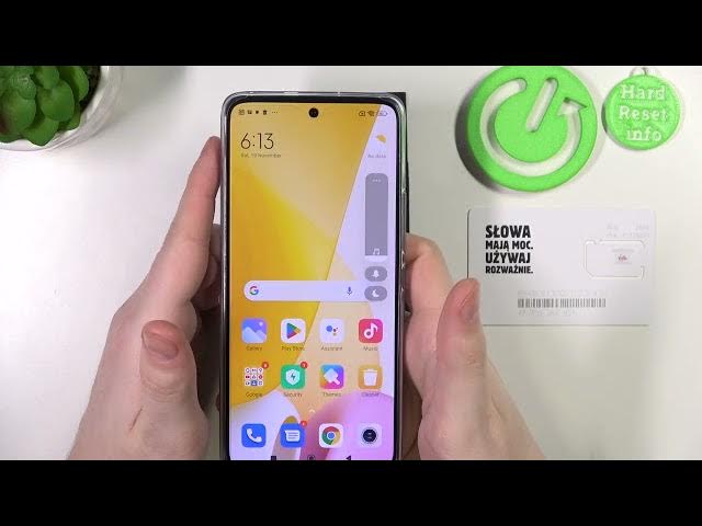 Video thumbnail for XIAOMI 12 Lite Average Male Hand Size Comparison