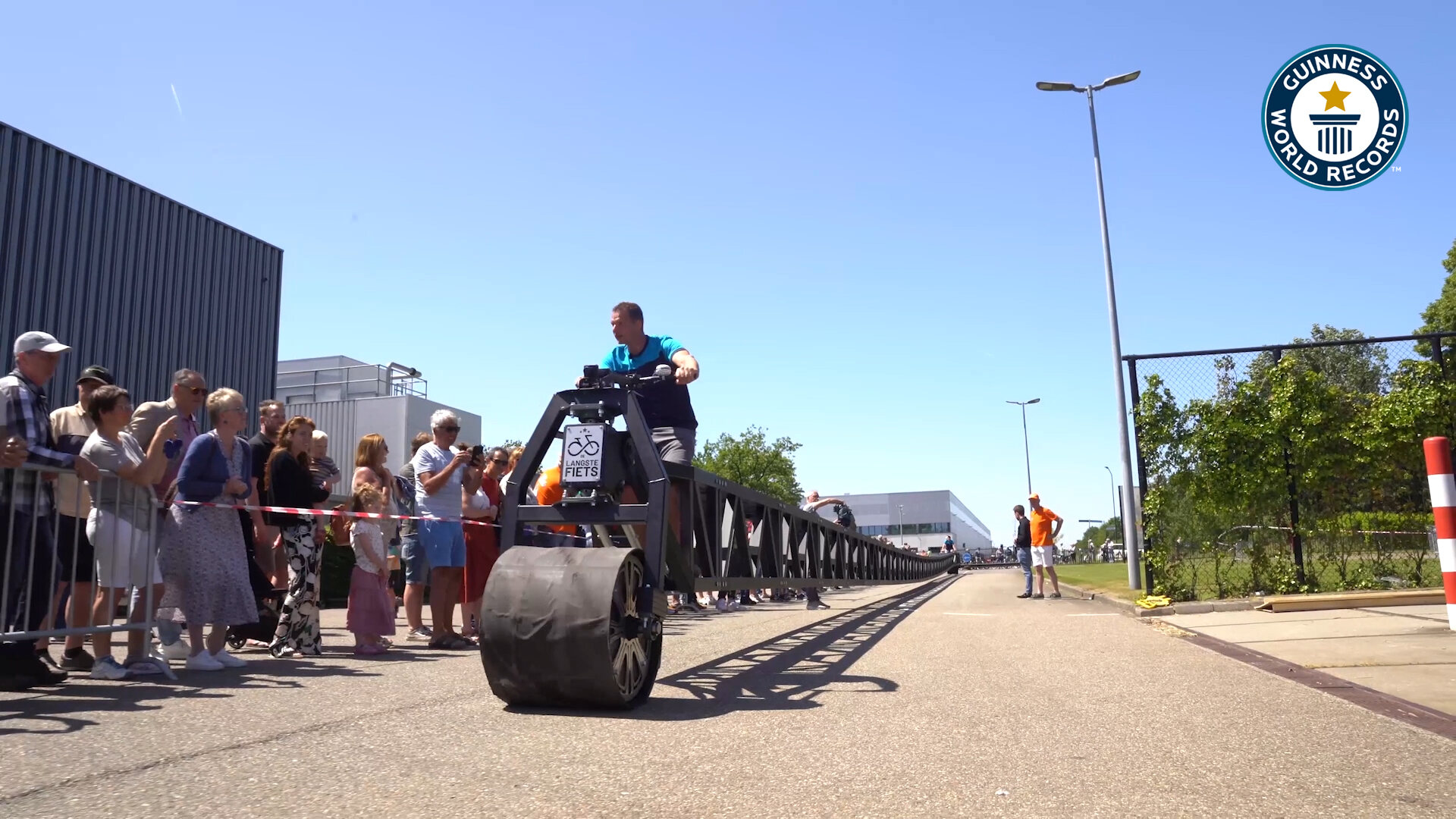 'Video thumbnail for World's Longest Tandem Bike, A Dutch Innovation'
