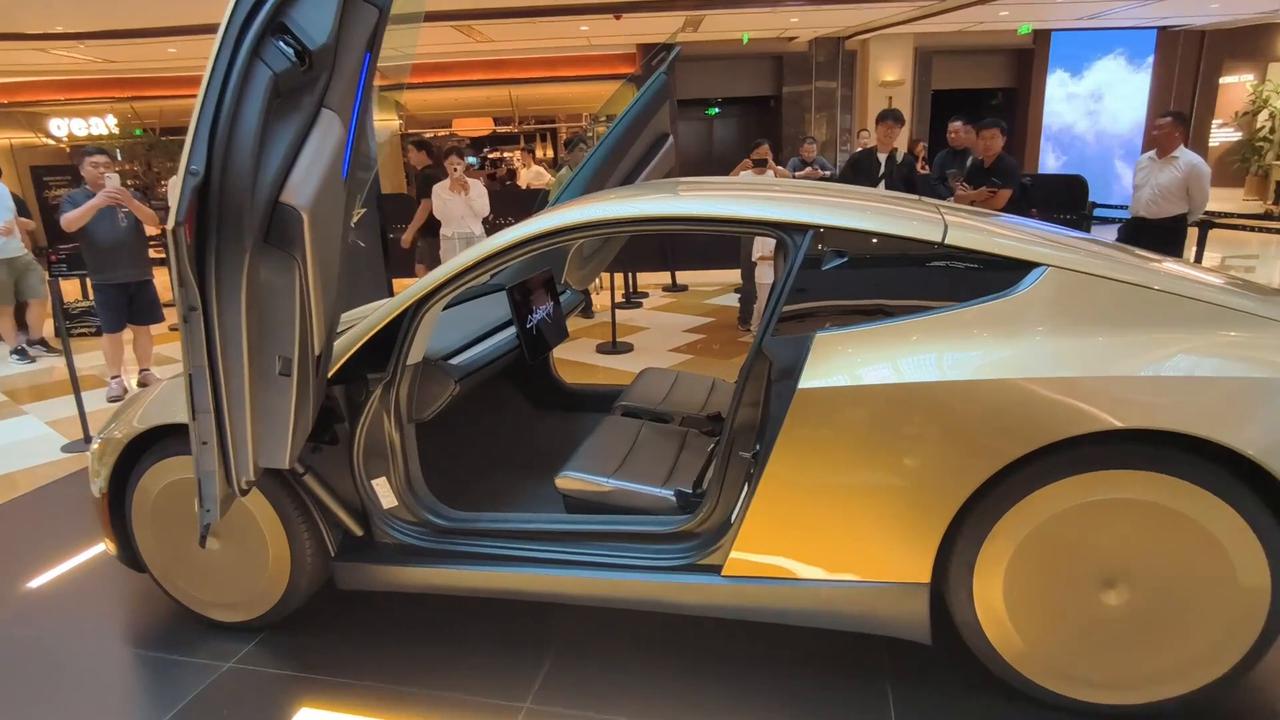 Video thumbnail for China: Tesla Cybercab.
