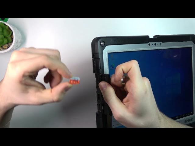 Video thumbnail for PANASONIC ToughBook CF-33: How to Insert Card in just 3 Easy Steps