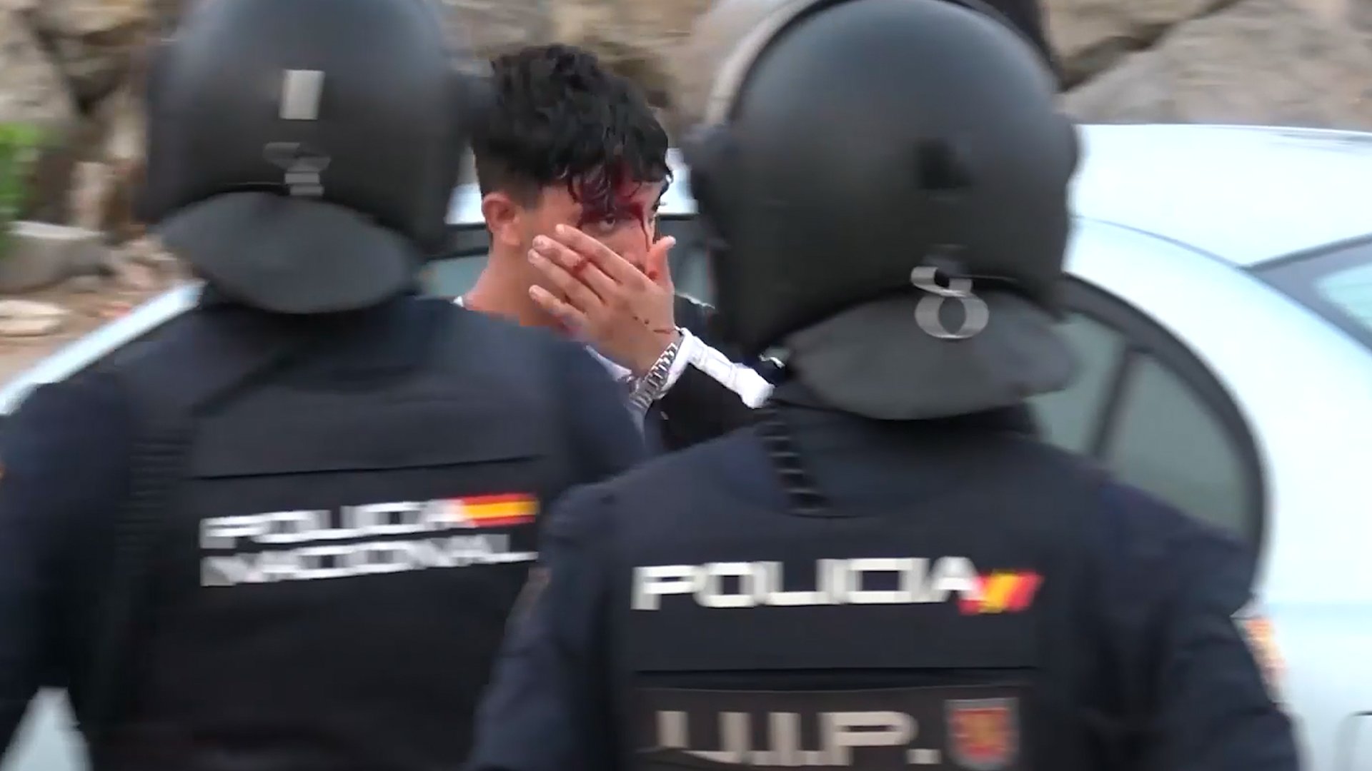 Video thumbnail for Police hit migrants with batons during camp transfer in Ceuta