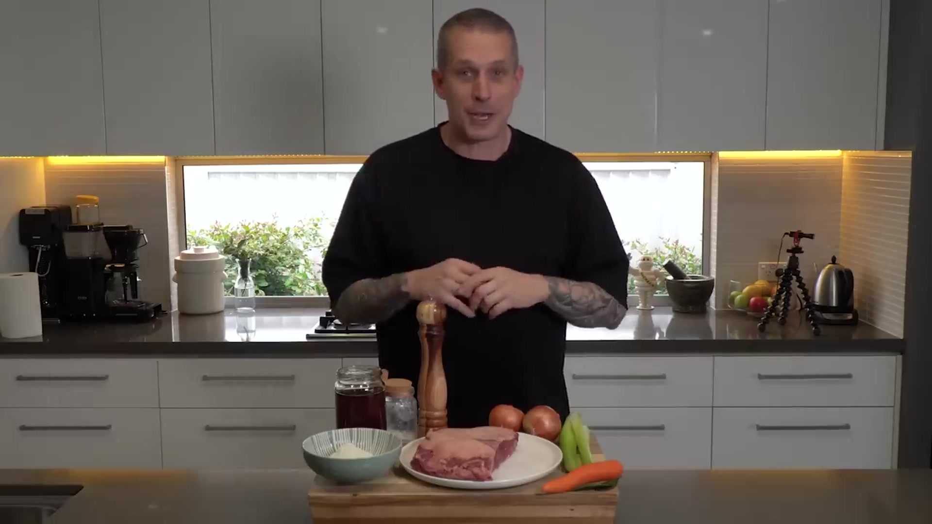 Video thumbnail for The Best Pie a New Zealand Steak and Cheese Pie(720P HD)