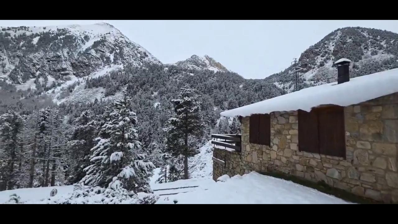 Video thumbnail for Spain: Sudden Mid-May Snowfall Blankets Catalan Pyrenees Overnight at Vallter 2000.