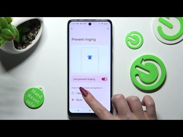Video thumbnail for How to Find and Enter the Vibration Settings on a MOTOROLA Moto E32s - Haptic Feedback