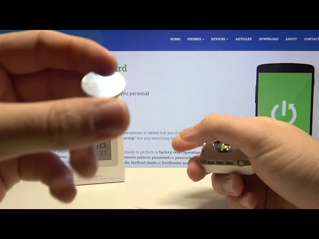 Video thumbnail for How to Install Battery on Xiaomi Mi Temperature and Humidity Monitor 2