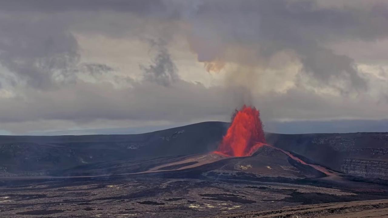 Video thumbnail for US: Kilauea Volcano Sends Massive Plume 5,000 Meters Above Sea Level In Hawaii.