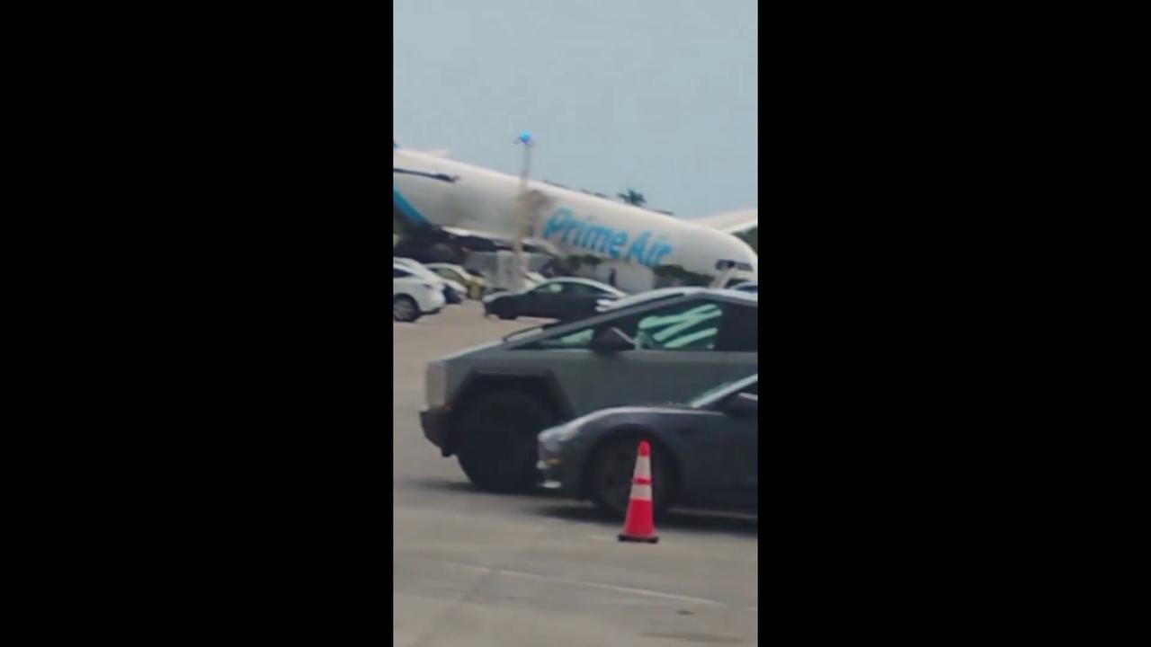 Video thumbnail for Miami: At Least Five Dead After Amazon Cargo Plane Crash.