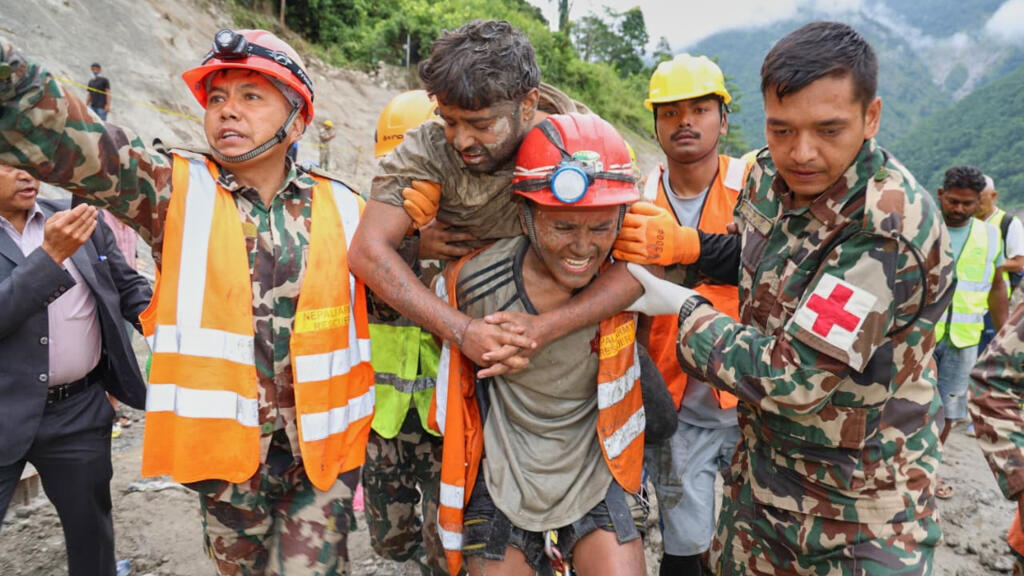 Video thumbnail for Two trapped workers rescued from mud-clogged tunnel 9 days after Nepal floods