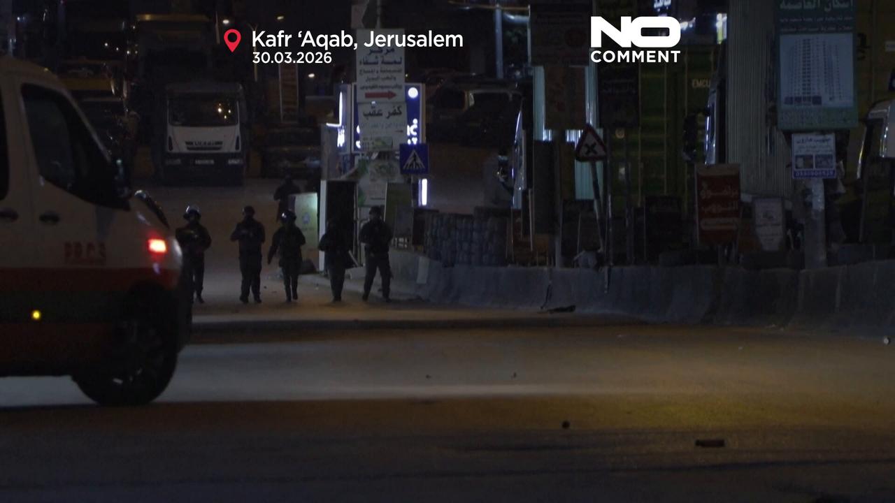 Video thumbnail for Israeli army clashes with Palestinians during north Jerusalem raid