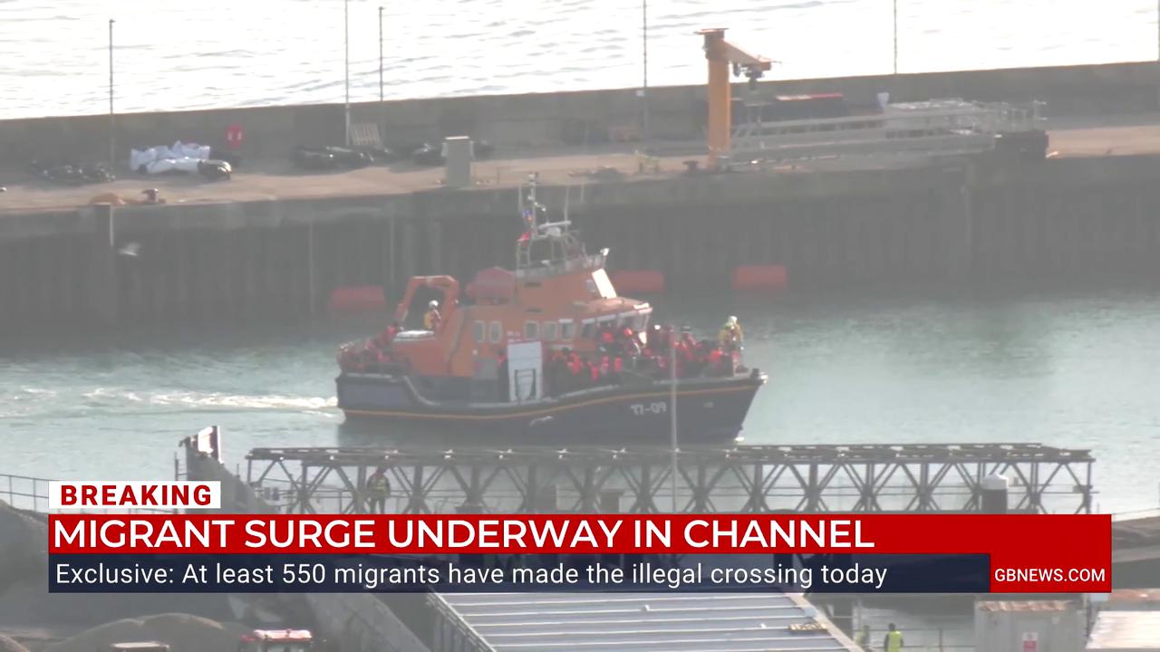 Video thumbnail for WATCH: French authorities 'not doing a very good job' at blocking migrant crossings, Tony Smith says