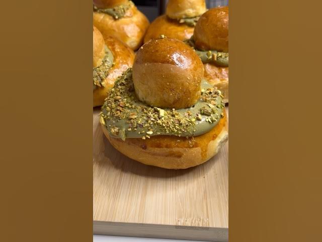 Video thumbnail for Brioche col tuppo à la crème de pistache #recetteitalienne #brioche