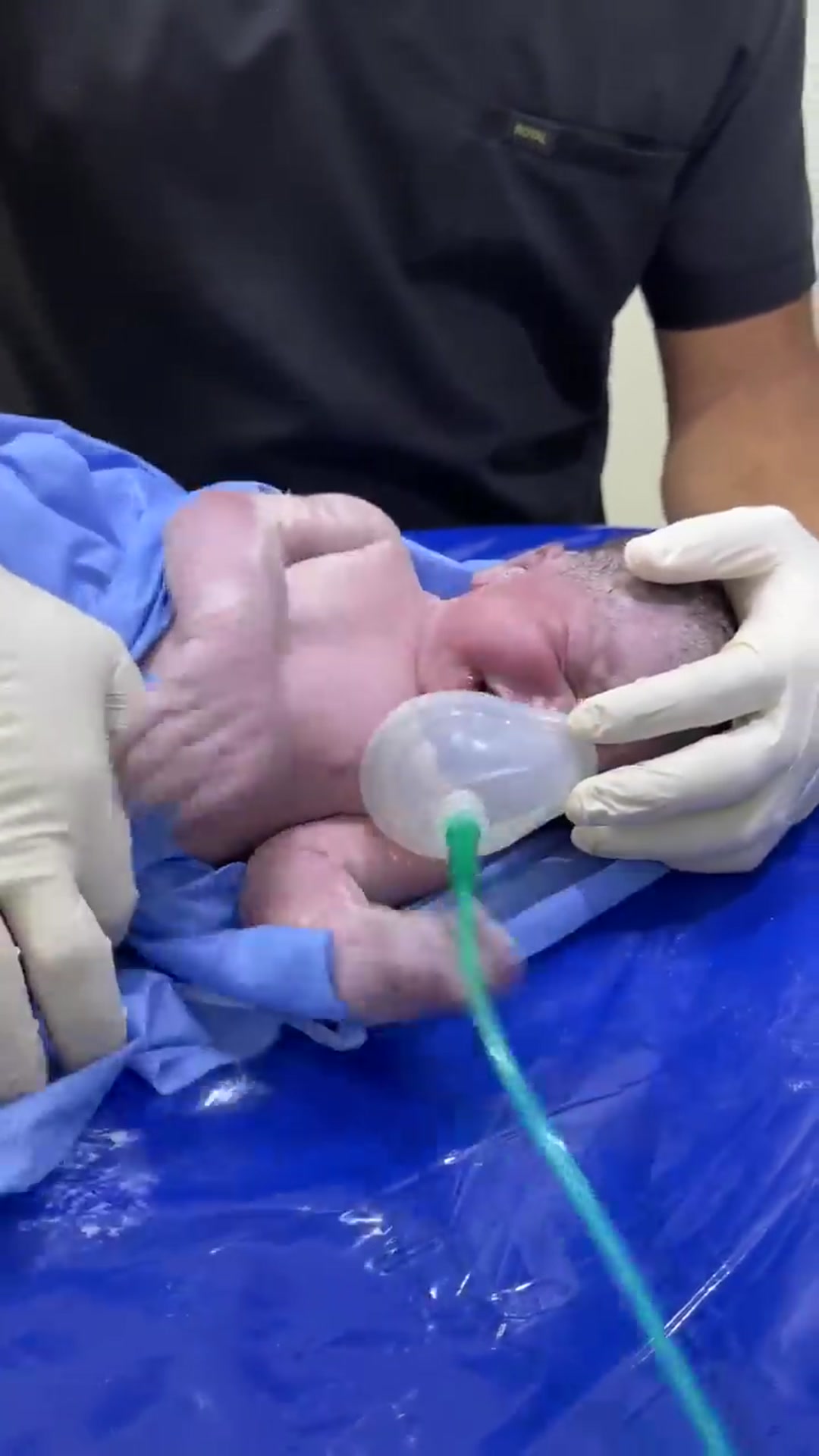 Video thumbnail for baby first cry(720P_HD)_6