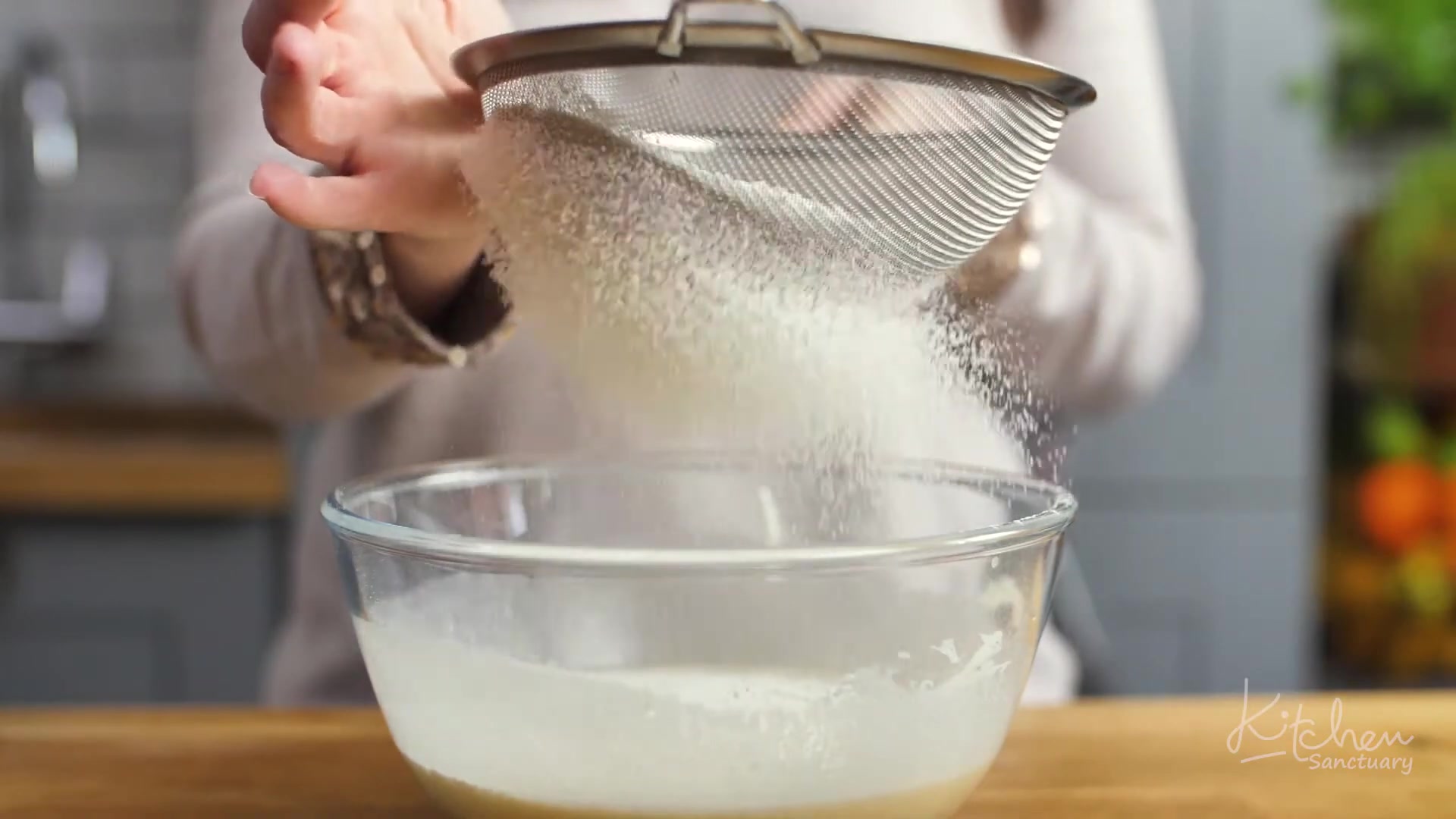 Video thumbnail for Rhubarb Muffins (1080p 24fps H264 128kbit AAC)