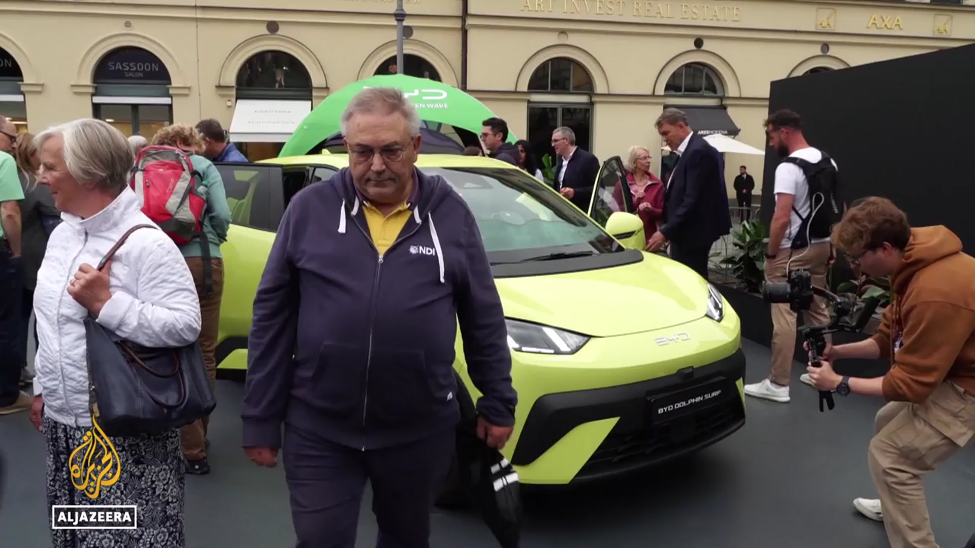 'Video thumbnail for Chinese EVs challenge German giants at Europe's largest auto show in Munich'
