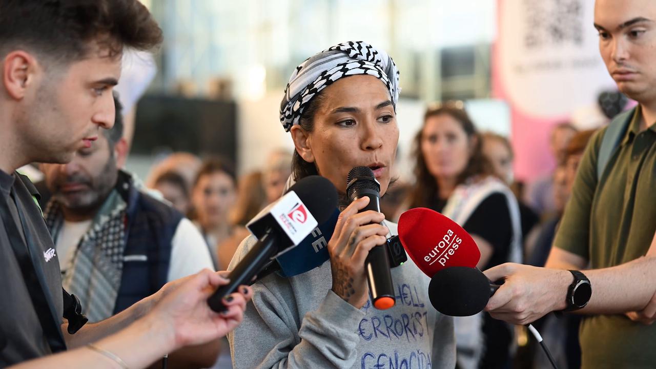 Video thumbnail for Spain: Detained Spanish flotilla activists arrive in Barcelona after Israeli release.