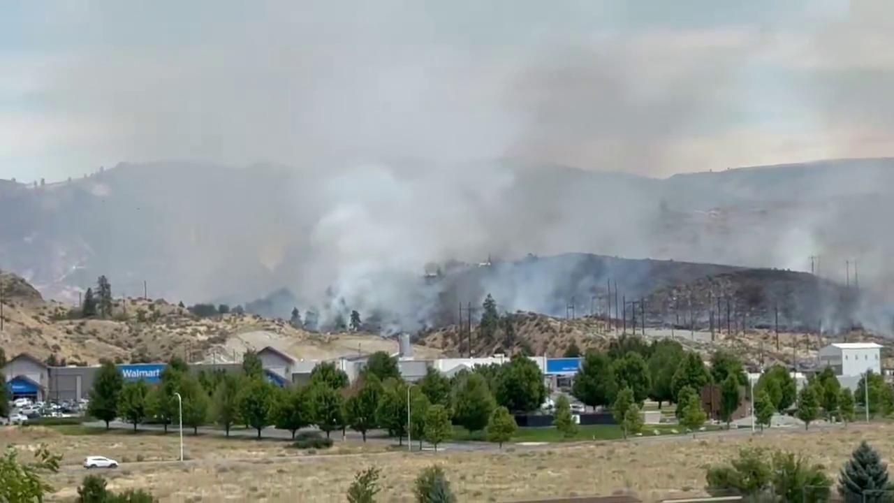 Video thumbnail for US: Transfer Fire Near Lake Chelan Prompts Evacuation Orders.