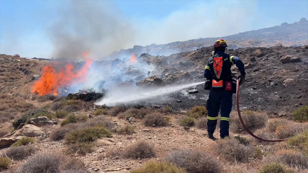 Video thumbnail for Greece: Firefighters battle wildfire near Karystos on Greek island of Evia.