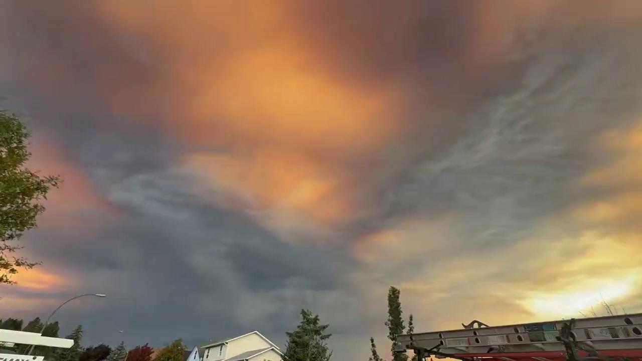 Video thumbnail for Canada: Time-Lapse Shows Wildfire Smoke Rolling Into Kamloops.