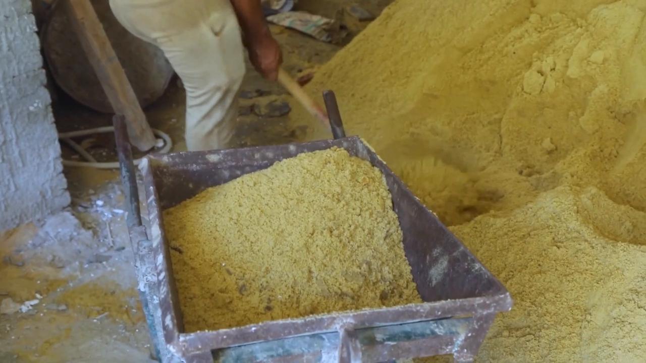 Video thumbnail for Egypt: Egypt heatwave strains workers, disrupts economy.