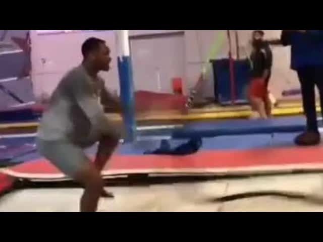 Video thumbnail for law nation sports: lance lenior off-season battle rope workout