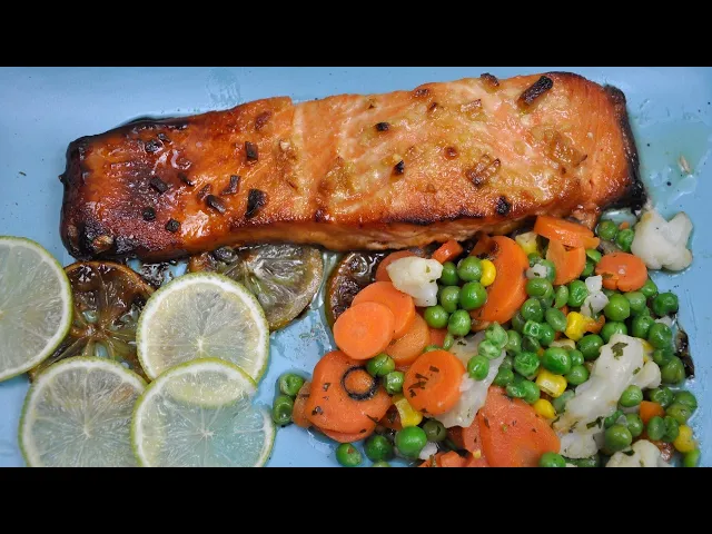 Video thumbnail for Somon glazurat cu sos de miere si usturoi - gustos si gata in 30 de minute