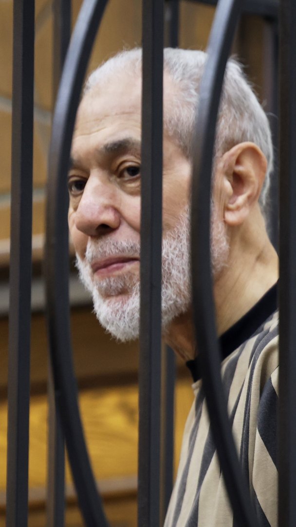 Video thumbnail for ‘Barrel bomb mufti’ sentenced to life in Syria