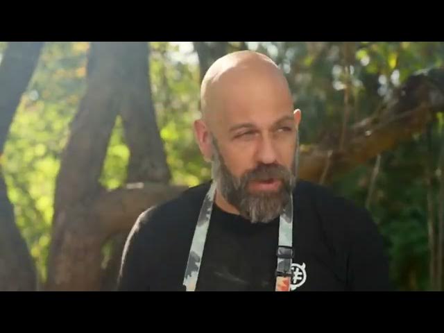 Video thumbnail for How to make a pizza on a gas grill