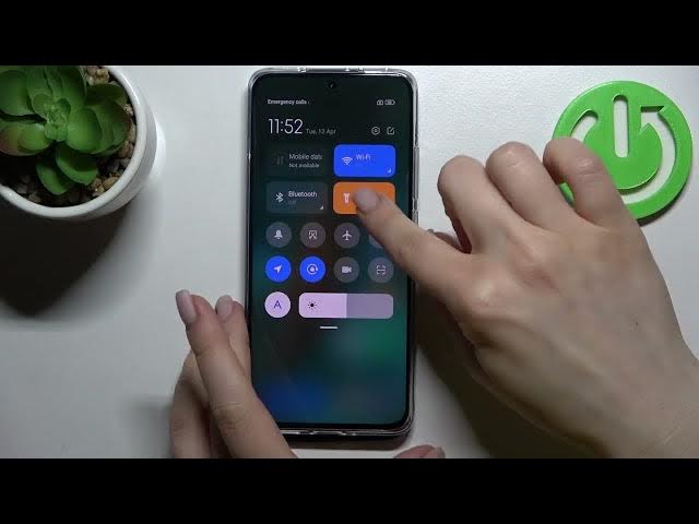 Video thumbnail for How to Turn On / Turn Off the Flashlight on XIAOMI 12X