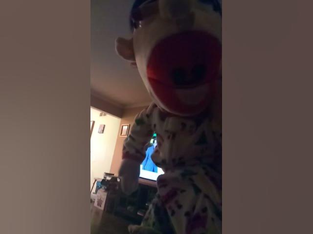 Video thumbnail for uh uh im dancing with my moves 😃