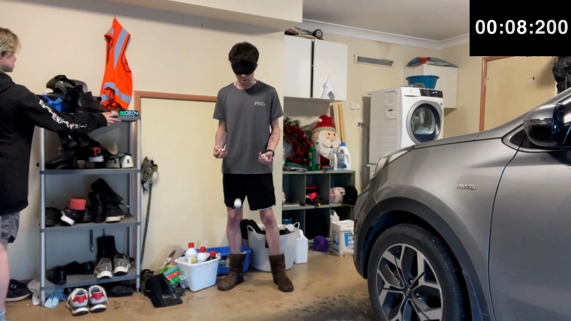 Video thumbnail for Longest duration three ball bounce juggle while blindfolded - 15 minutes and 52 seconds by Brendan Kelbie