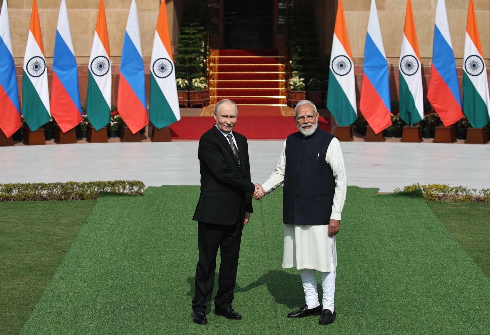Video thumbnail for Putin in New Delhi: Summit to Boost Russia-India Trade