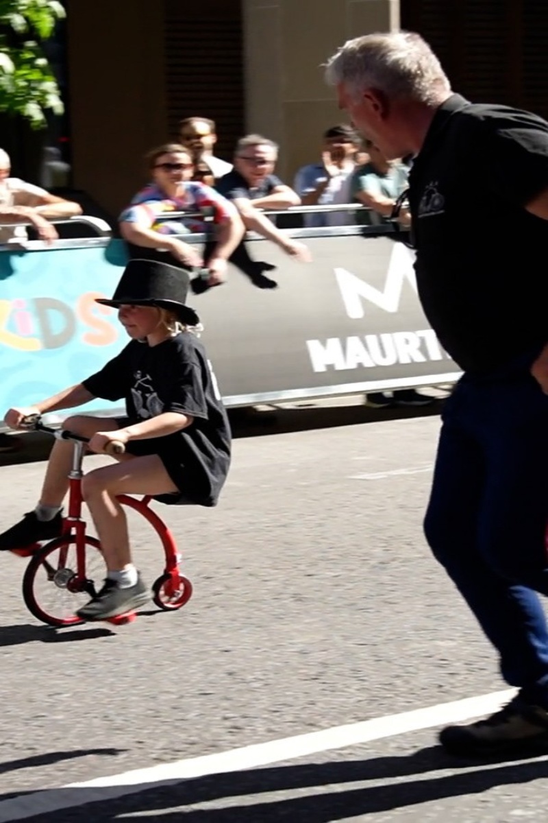 Video thumbnail for Smallest rideable penny farthing - 29 cm front wheel (11.4 in) built by Dan Bolwell