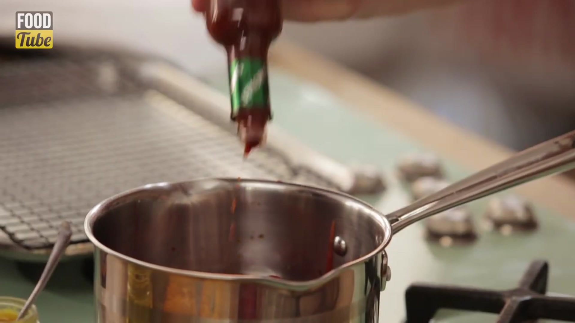 Video thumbnail for The Best BBQ Sauce Jamie Buddy Oliver(720P HD)